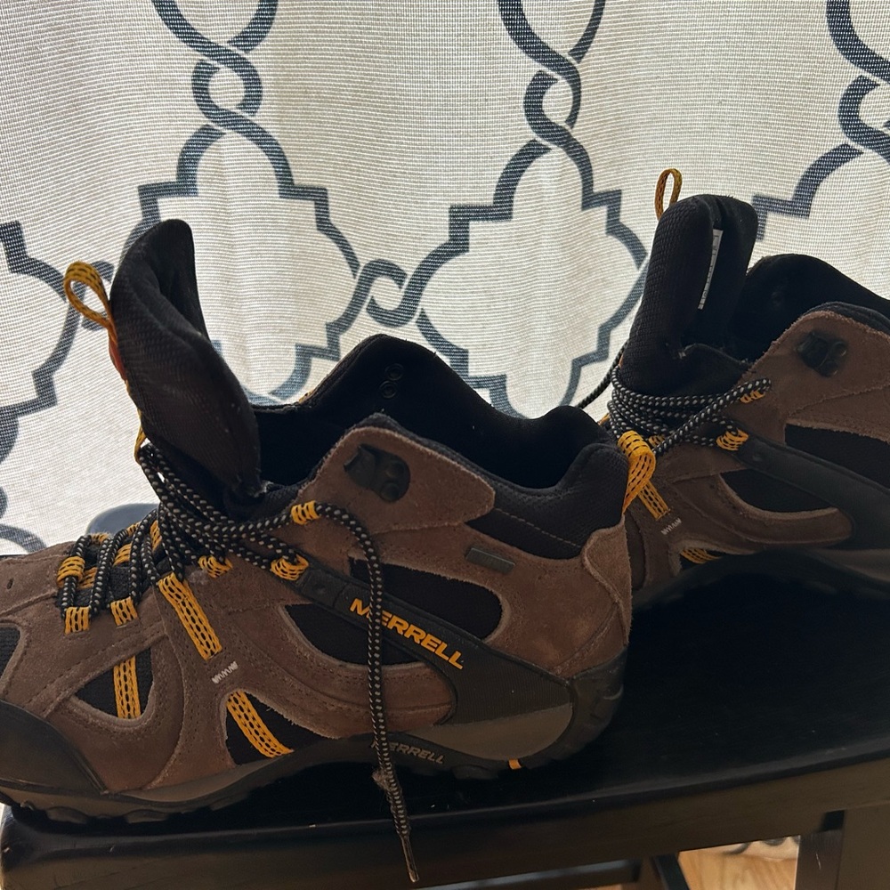 Merrell Brown and Black Men's Shoes - Picture 6 of 8